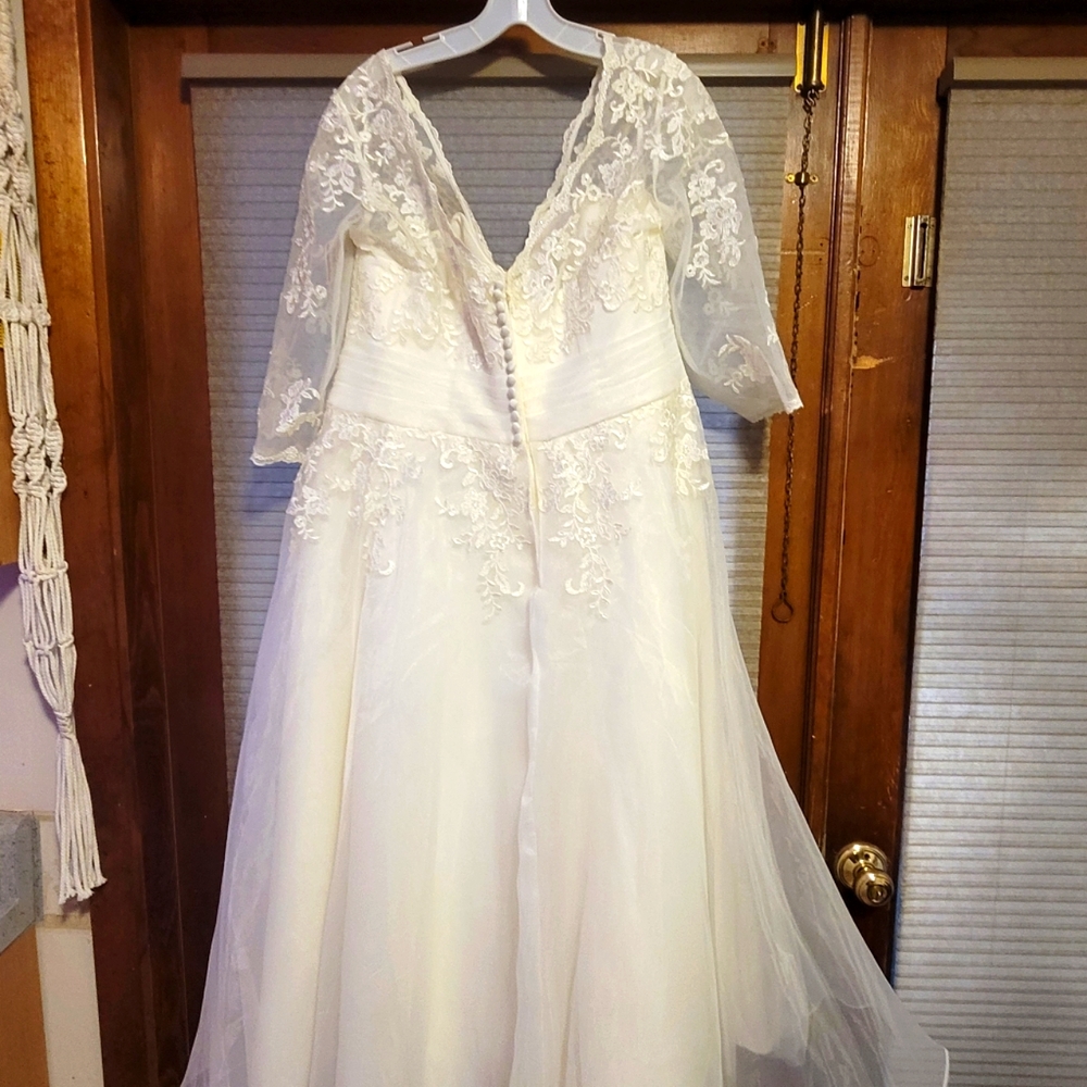 Wedding dress David's bridal